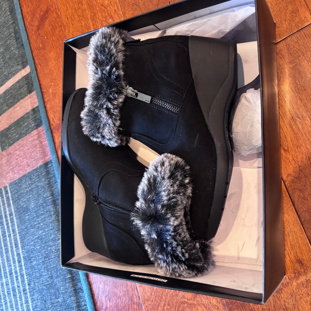 Black booties with fur - brand new